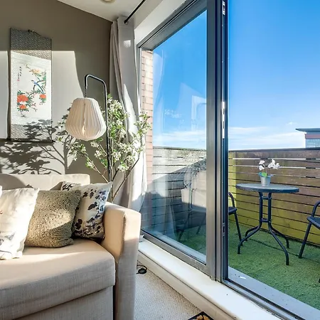 Pan Asian Haven With Balcony With Cityview And Free Parking Birmingham