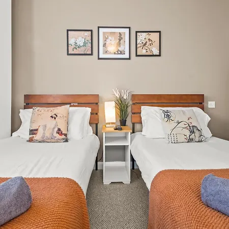 Pan Asian Haven With Balcony With Cityview And Free Parking * Birmingham