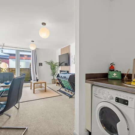 Pan Asian Haven With Balcony With Cityview And Free Parking Birmingham