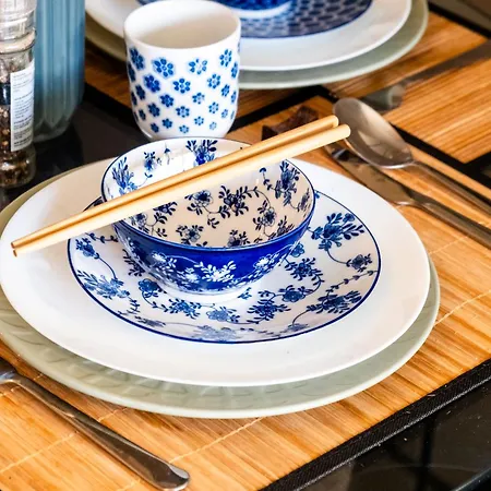 Pan Asian Haven With Balcony With Cityview And Free Parking Apartment Birmingham