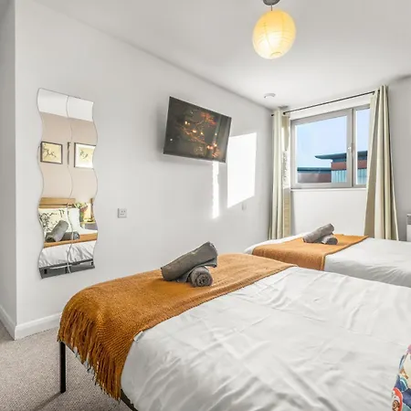 Apartment Pan Asian Haven With Balcony With Cityview And Free Parking